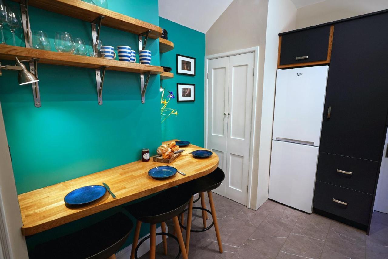 Tastefully Decorated 1-Bed With Free Parking - At Hem Apartamento Winchester Exterior foto