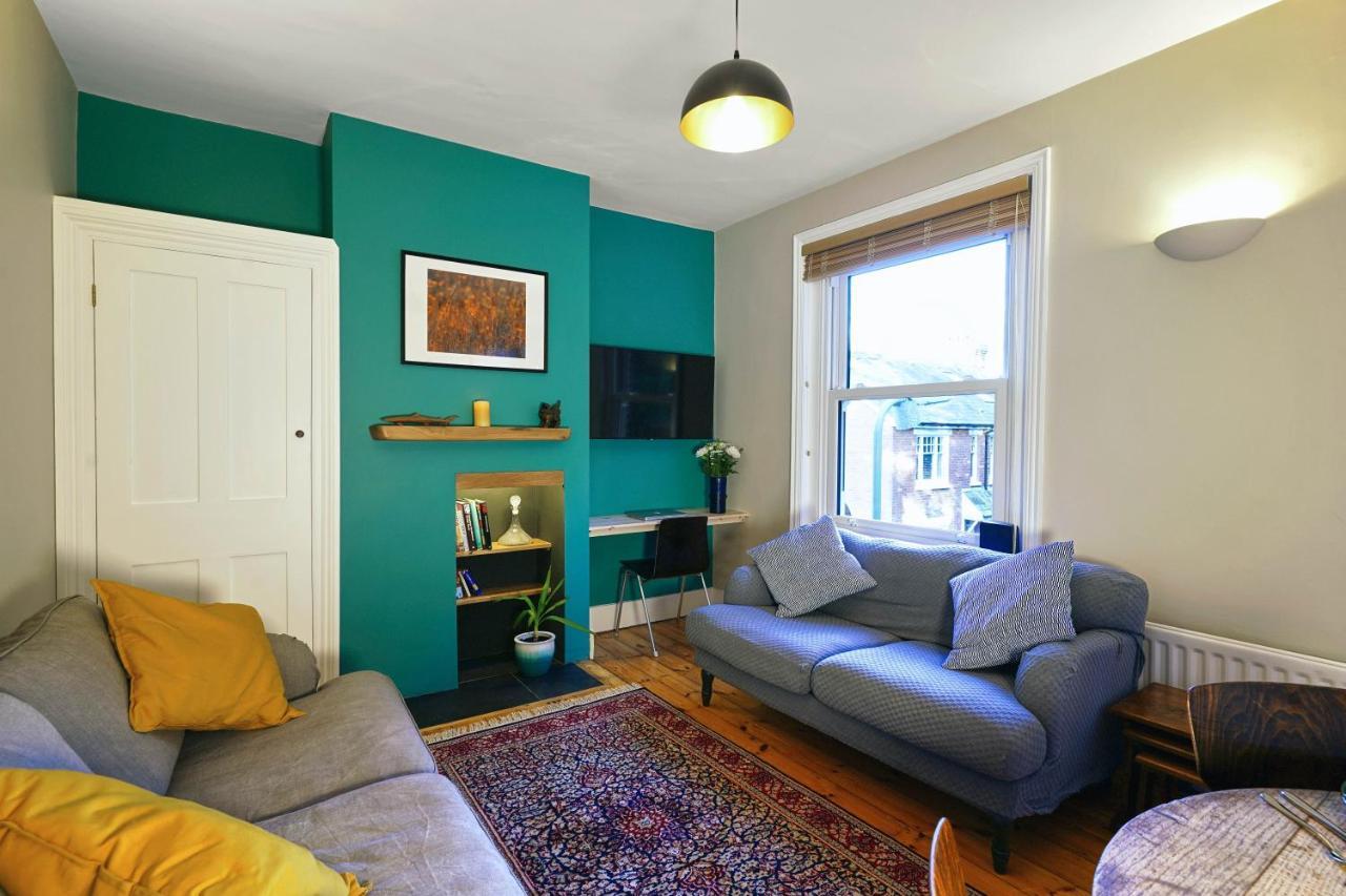 Tastefully Decorated 1-Bed With Free Parking - At Hem Apartamento Winchester Exterior foto